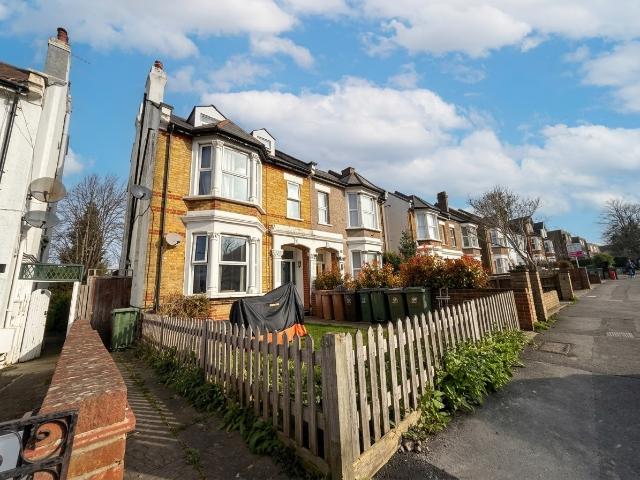apartment for rent in Cedar Road, Sutton, Sutton