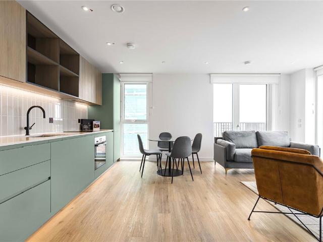 apartment for rent in Cedrus Avenue, Southall