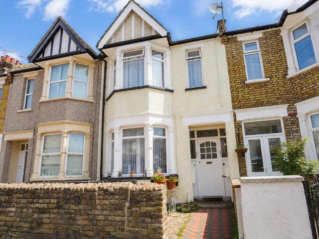 apartment for rent in Central Avenue, Southend On Sea