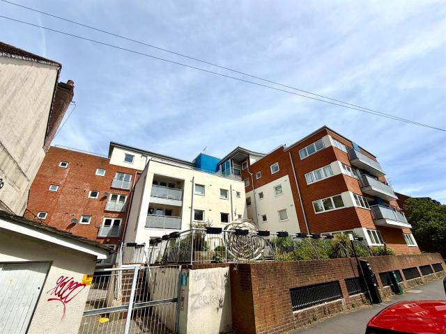 apartment for rent in central, so14