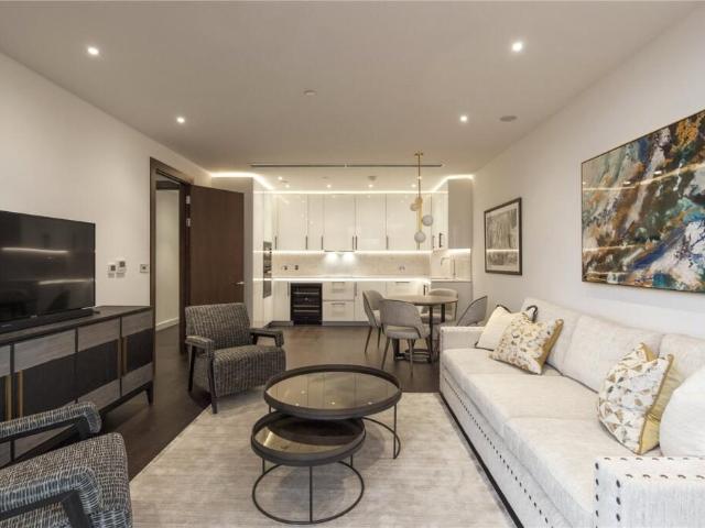 apartment for rent in Charles Clowes Walk, SW11 7AG