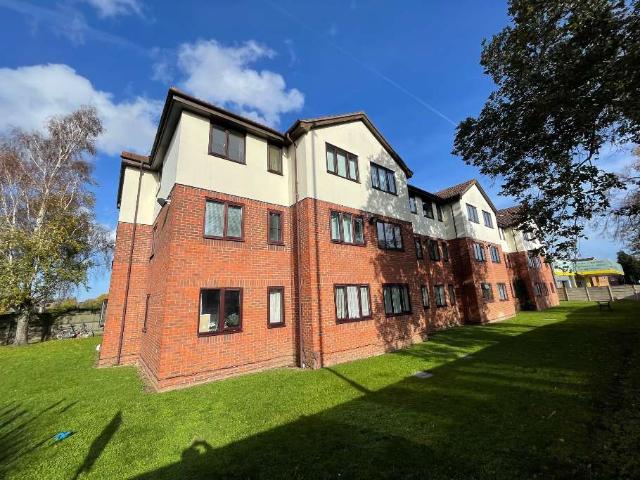 apartment for rent in Chessholme Court Scotts Avenue, Sunbury on Thames TW16 7ES