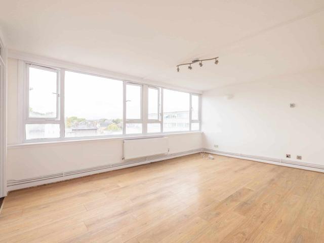 apartment for rent in Christian Square, Ward Royal, Windsor