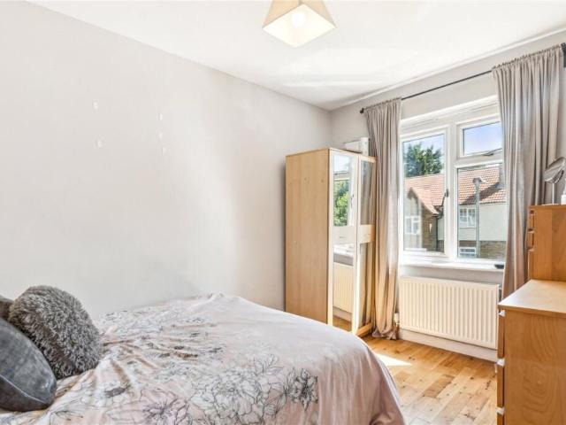 apartment for rent in Clarendon Crescent, TW2 5LN