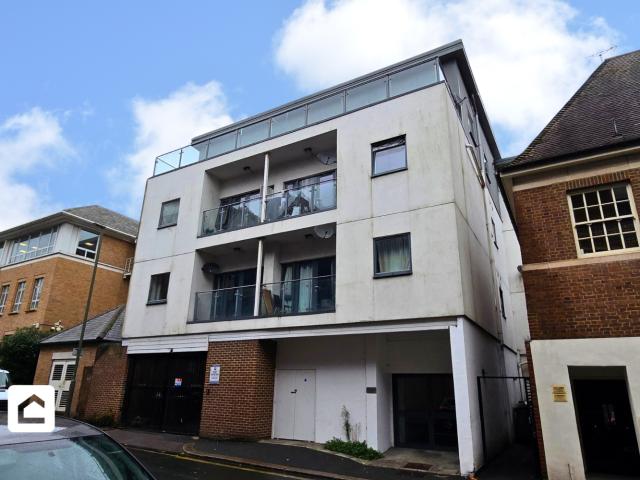 apartment for rent in Clarendon Road, Redhill, Surrey, RH1