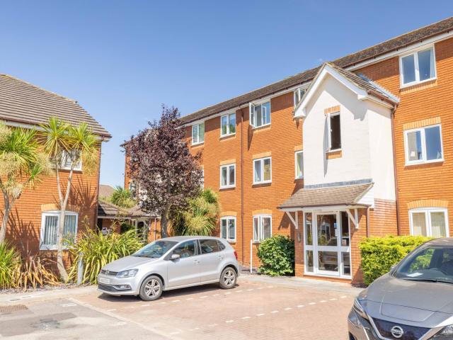 apartment for rent in Cleves Court, Firs Ave, Windsor