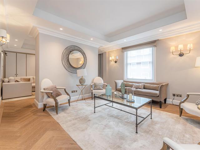 Apartment for rent in Cumberland Mansions, George Street, Marylebone W1H