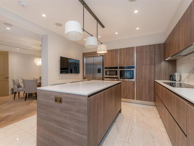 Apartment for rent in Cumberland Mansions, George Street, Marylebone W1H