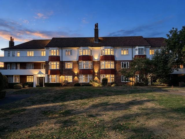apartment for rent in Addiscombe Road, Croydon, CR0