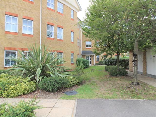 apartment for rent in Arklay Close, Uxbridge