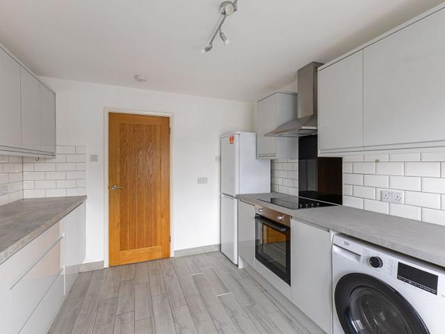 apartment for rent in Ascot Berkshire SL5 7HE Hermitage Parade, High Street