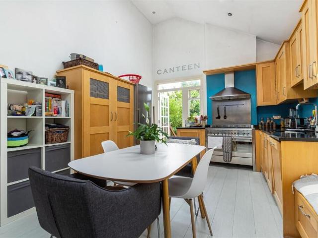 apartment for rent in Ashleigh Road, SW14 8PX