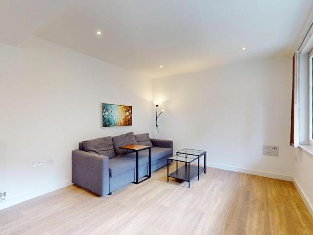 2 bedroom flat to rent on Ashton Reach, London