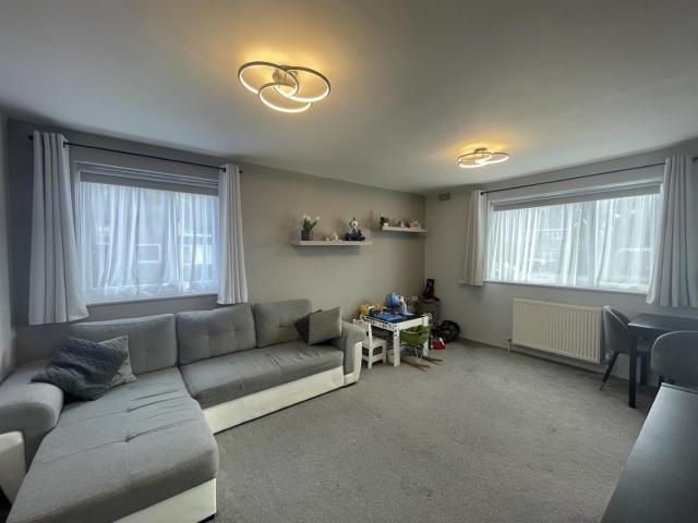 apartment for rent in Aylsham Drive, Ickenham, Ickenham Uxbridge