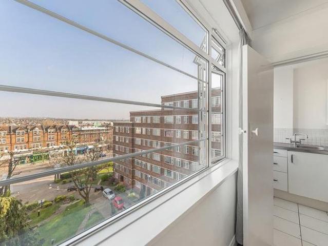 apartment for rent in Balham High Road, SW17