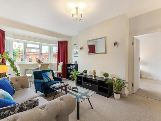 apartment for rent in Barons Court Road, W14