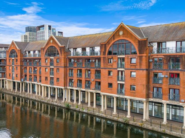 apartment for rent in Beaufort Court, Cardiff Bay