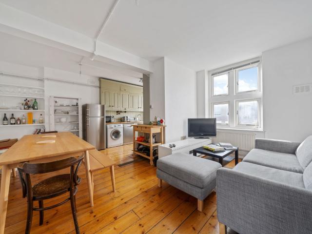 apartment for rent in Blackstock Road, London, N5