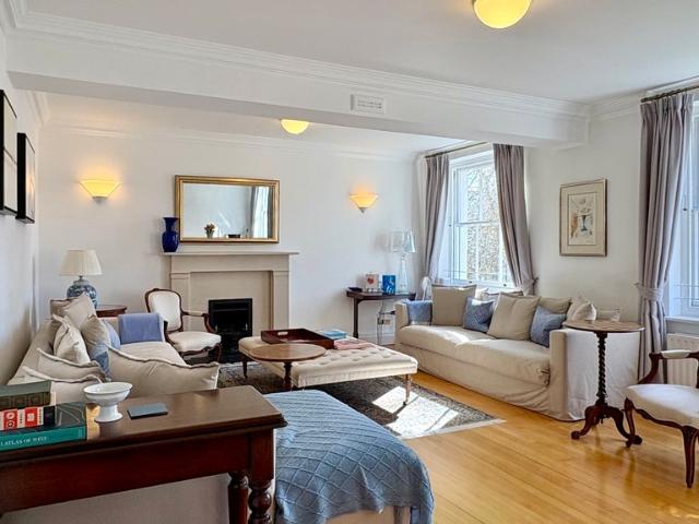 2 bedroom flat to rent on Bryanston Square, London
