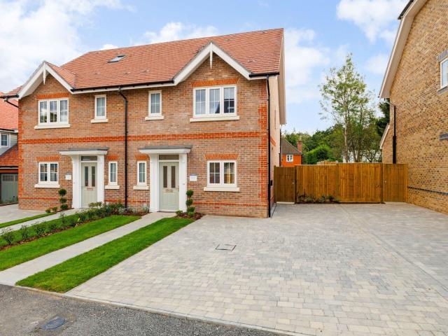 apartment for rent in Bracknell Berkshire RG12 9TT Ascot Oaks Crescent