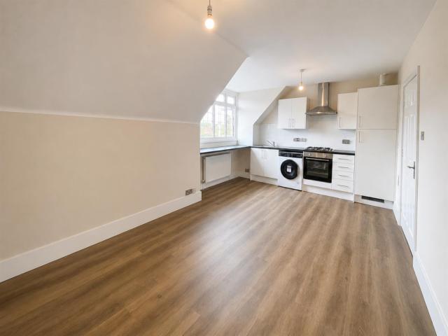 apartment for rent in Bradmore Green, Brookmans Park, Herts