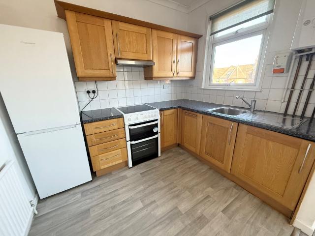 Apartment for rent in Brownlow Road, N11 2BN
