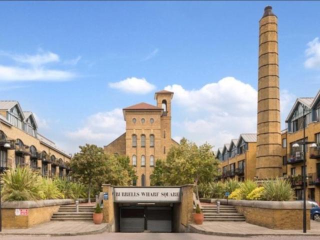 apartment for rent in Burrells Wharf E14