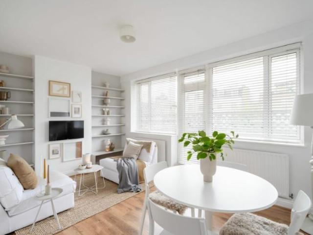 apartment for rent in Goldhawk Road, London, London
