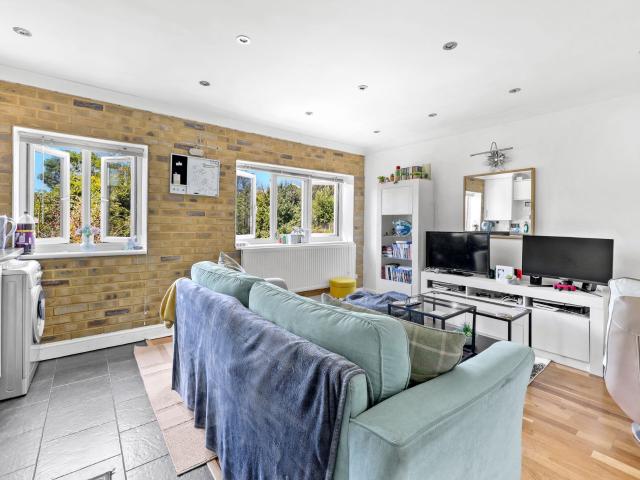 apartment for rent in Goldings Road, Loughton, IG10