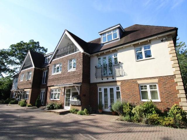 apartment for rent in Gales Drive, RH10 1QD