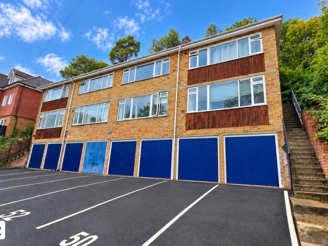 apartment for rent in Garlands Road, Redhill, Surrey, RH1