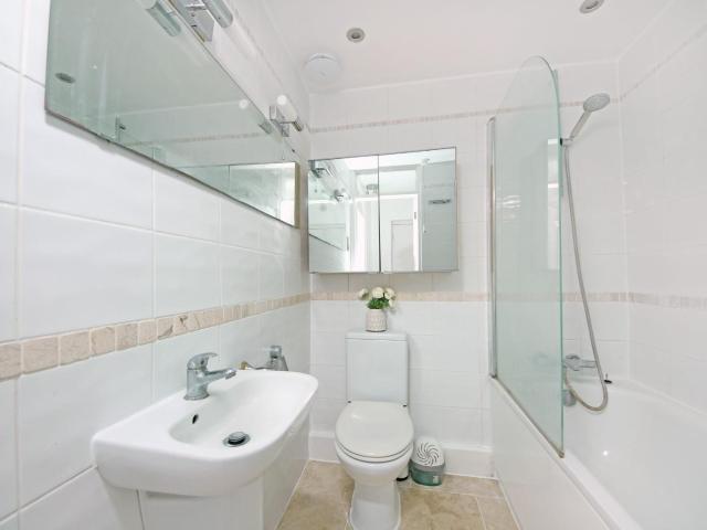 apartment for rent in Glencairn Drive, W5