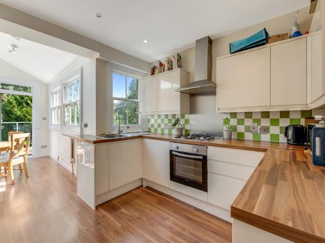 apartment for rent in Grosvenor Road, London, N3