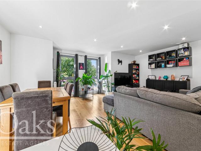 apartment for rent in Dagnall Park, South Norwood, London