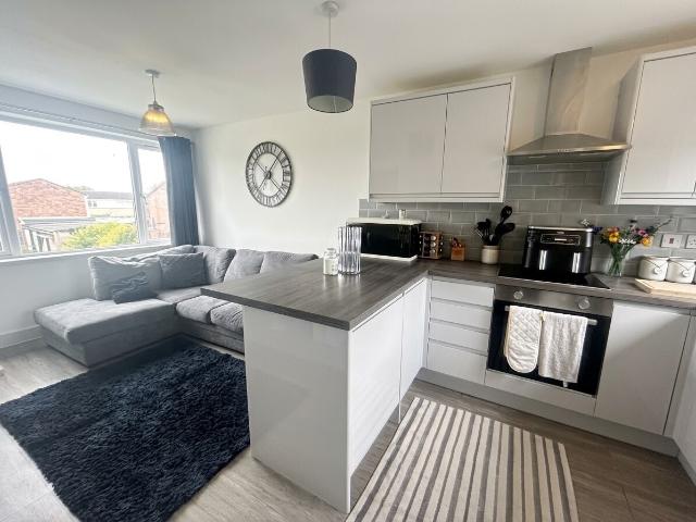 apartment for rent in Delves Crescent, Wood End, Atherstone.
