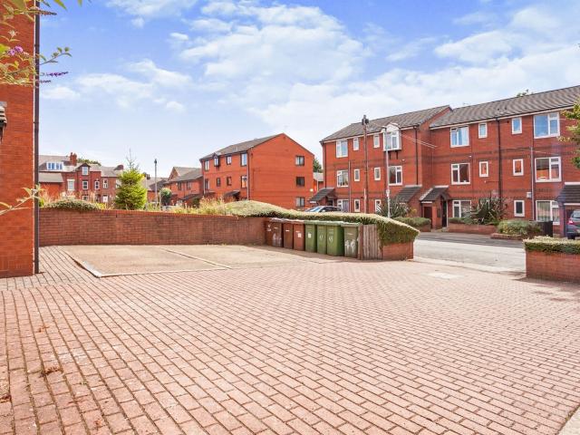 apartment for rent in Dickinson Court, Wakefield, Wakefield