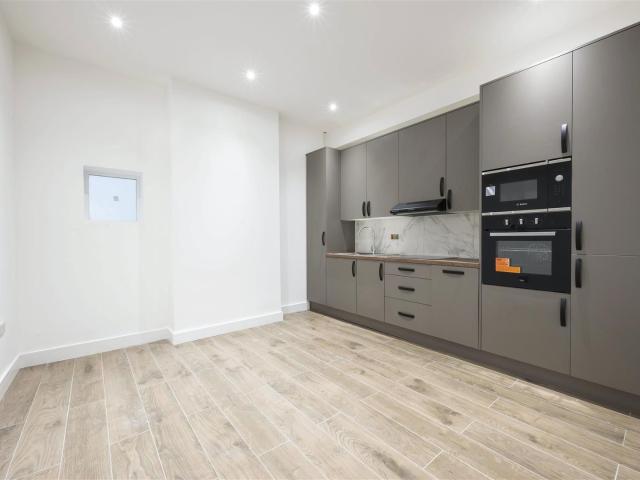 apartment for rent in Durham Road, London