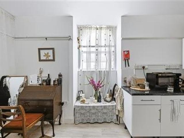 apartment for rent in Emperors Gate, SW7