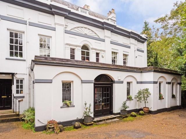 apartment for rent in Egham Surrey TW20 0NW Clarence Lodge, Middle Hill