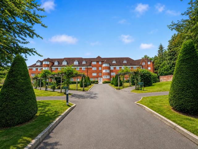 apartment for rent in Elizabeth Drive, Banstead, Surrey, SM7