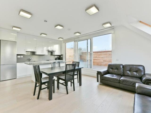 apartment for rent in Elm Avenue, London, W5