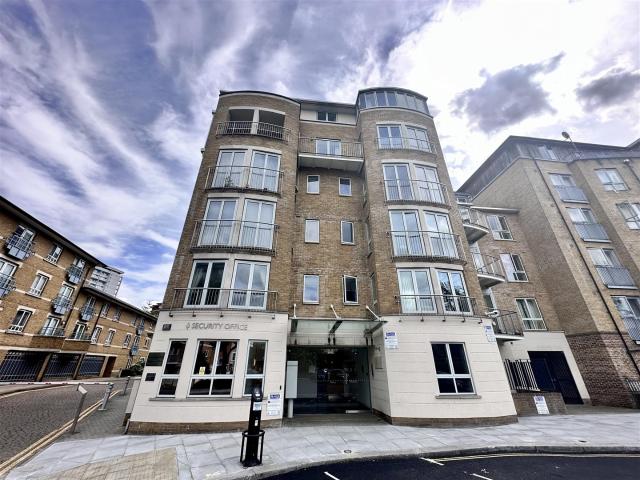 apartment for rent in Elmfield Way, London, W9