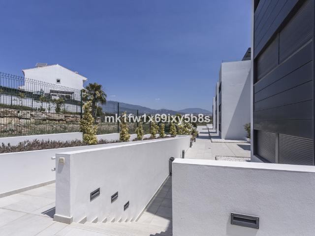 Apartment For Rent in Estepona, Estepona