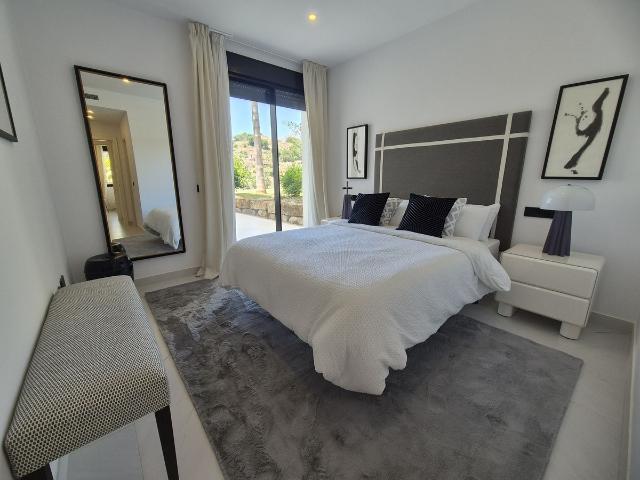 Apartment For Rent in Estepona, Estepona