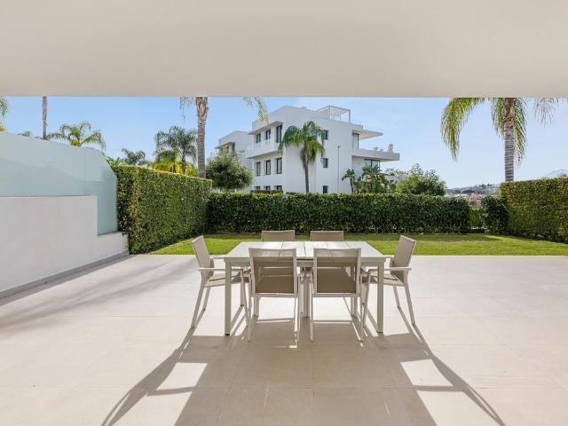 Apartment For Rent in Estepona, Estepona