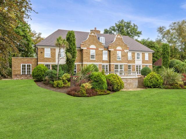 apartment for rent in Esher Surrey KT10 9JP Blackhills