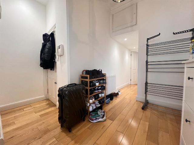 apartment for rent in F, Emperors Gate, London