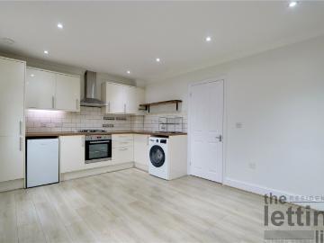 Apartment for rent in Forty Hill, Enfield, Middlesex, EN2 9HT