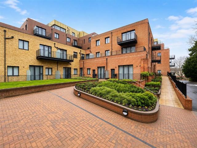 apartment for rent in Farnborough Road, GU14 7TF