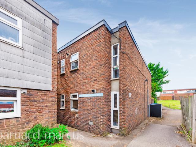 apartment for rent in Farnham Gardens, London, London